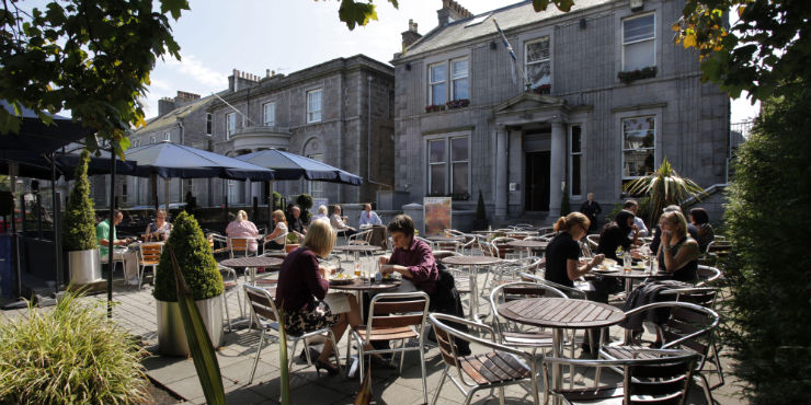 outdoor-albyn-bar